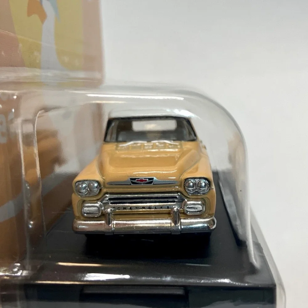 M2 Machines 1958‎ Chevrolet Apache Stepside R86 Born In Maui Raised In Cali 2023